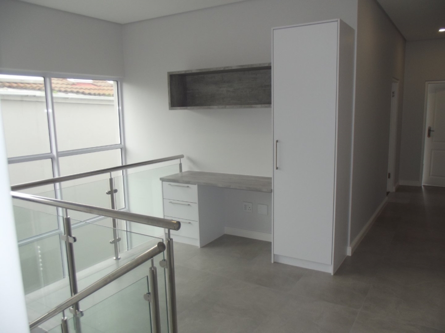 4 Bedroom Property for Sale in Flamingo Vlei Western Cape